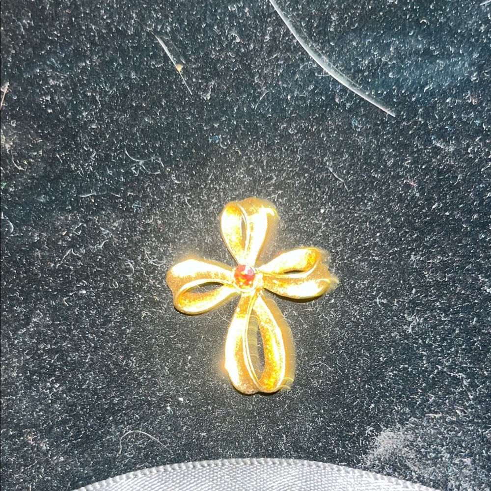 Vintage Avon Gold tone Cross Charm. Like New. - Picture 1 of 3